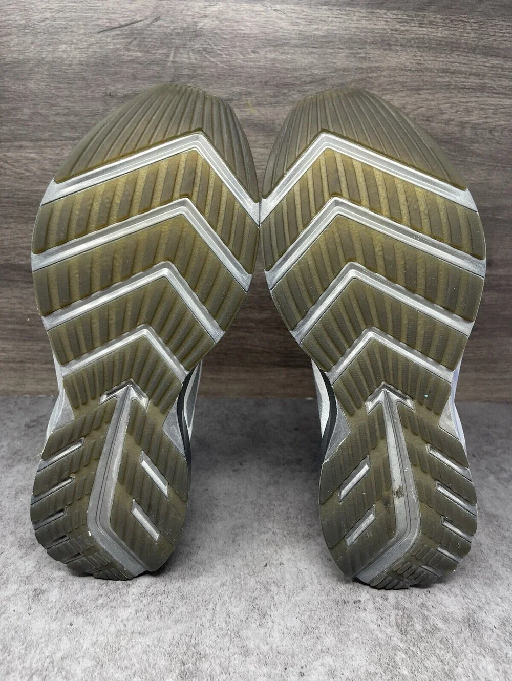 Brooks Hyperion Elite 2 White Silver Size 8 Mens Carbon Plate Racing Shoes